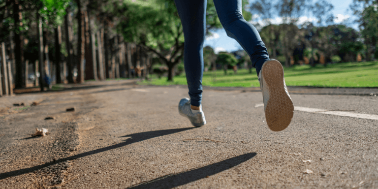 Comment développer une habitude de course à pied qui dure (conseils pour la cohérence)